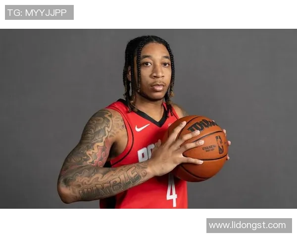 谢泼德连续假动作未能撕开防线突然起跳命中高难度三分燃爆全场 谢泼德连续假动作未能撕开防线突然起跳命中高难度三分燃爆全场